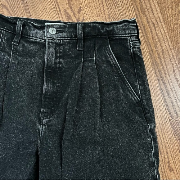 Abercrombie & Fitch Curve Love 80’s Ultra High Rise Mom Jean - Picture 2 of 10